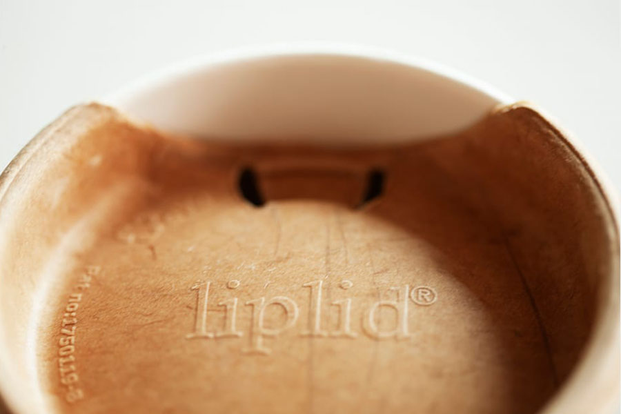 Еловые био-крышечки, закрывающие напитки изнутри