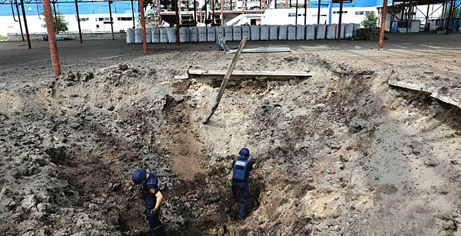 Що залишилося від заводу в Мерефі після удару трьома ракетами